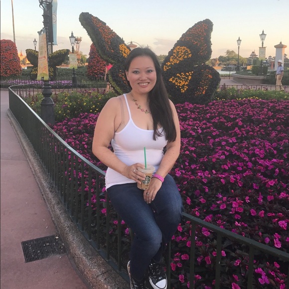 Meet your Posher, Stephanie - Picture 6 of 6